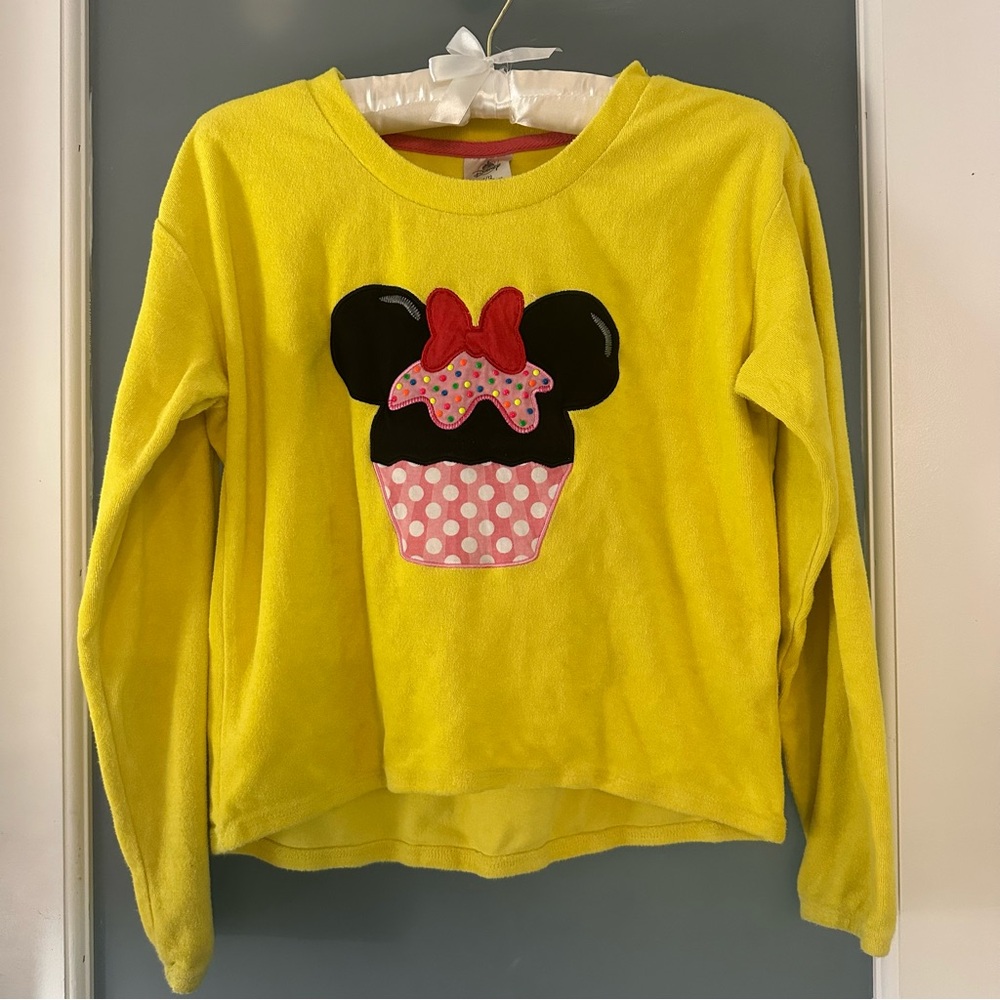 Disney Kids sweatshirt w Minnie Cupcake Design